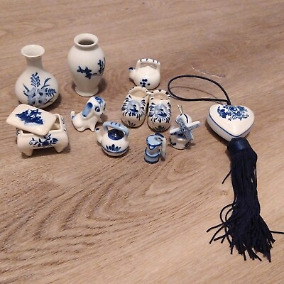 #ad Dollhouse Lot of Miniature Small Vintage Asian Blue White Ceramic Teapot Vases