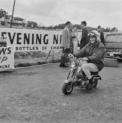 #ad British racing driver Mike Hailwood on a midget scooter UK 1960s OLD PHOTO