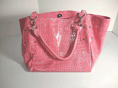 #ad Pink purse with an aligator type pattern