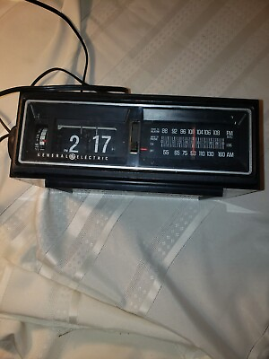 #ad Vintage 1984 General Electric Flip Clock Radio Alarm Clock 7 4305F WORKING