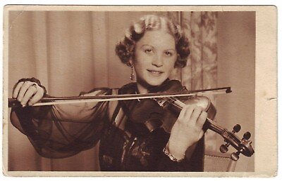 #ad Beautiful woman playing the violin. Violinist. Vintage photo 1940...