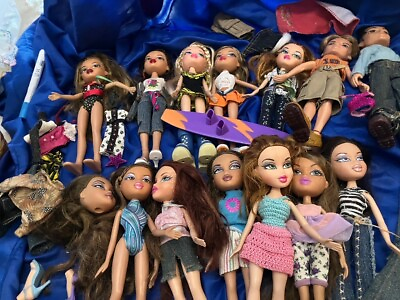 #ad Large Lot of 13 Bratz Dolls Most From 2001 Surf Board Clothes