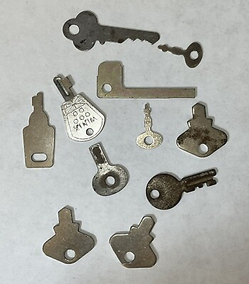 #ad Lot of 11 Flat Keys Mixed Set VTG Brass Metal Collectible