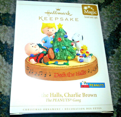 #ad HALLMARK Keepsake 2006 DECK THE HALLS CHARLIE BROWN Peanuts SNOOPY Sound amp; Light