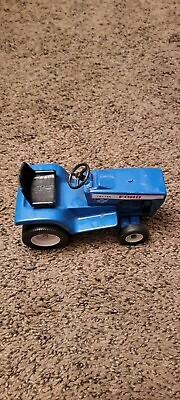 #ad ERTL 1 16 Ford LGT 145 Lawn Garden Tractor Blue NICE
