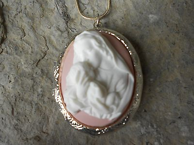 #ad VIRGIN MARY AND BABY JESUS MOTHER BABY CAMEO LOCKET RELIGIOUS QUALITY
