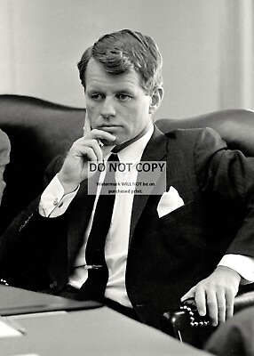 #ad *5X7* PHOTO ROBERT F. quot;BOBBYquot; KENNEDY IN JANUARY 1964 ATTORNEY GENERAL EP 519