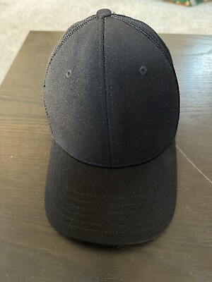 #ad Oakley Black Hat Fitted Size S m Mesh Material
