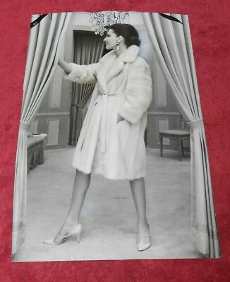 #ad 1966 Press Photo Roberts Bros. Morning Light Mink Evening Wear Coat
