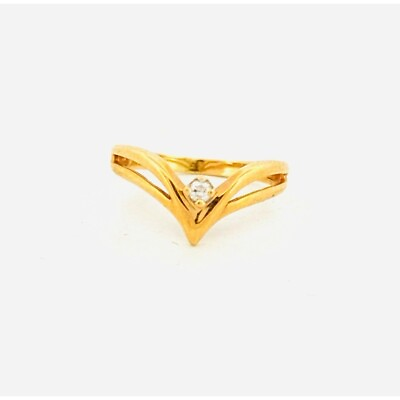 #ad Elegant Vintage 14k Yellow Gold and Diamond V Shaped Promise Ring Size 4.5