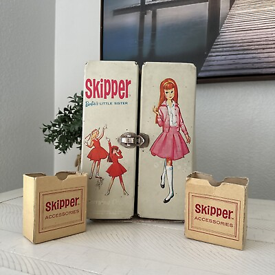 #ad VTG 1964 Skipper Barbie’s Little Sister Doll Tan Carrying Case Mattel W Drawers