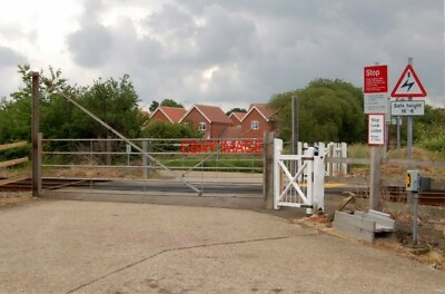#ad PHOTO LEVEL CROSSING NORTH OF DOWNHAM MARKET 4 LOOKINGAT THE UNMANNED GATED L