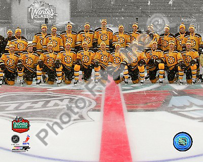 #ad 2010 Boston NHL Winter Classic Boston Bruins Team 8 X 10 Photo