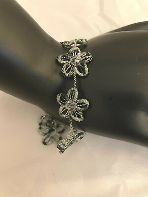 #ad Teng Yue Bracelet Thread Flowers Silver Tone Blue Delicate SIGNED Clasp 6 3 4quot;