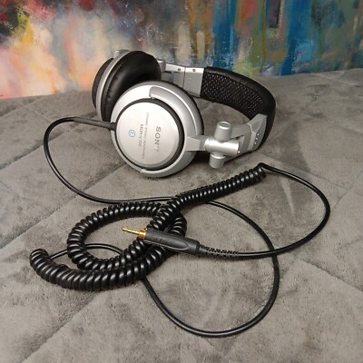 #ad Sony Wired MDR V700 DJ Dynamic Stereo Headphones Very Good