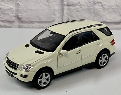 #ad *BRAND NEW* Welly 1:24 Diecast Car Mercedes Benz ML350 Off White Crossover