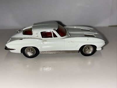 #ad Brooklin 1 43 Scale BRK21 003 1963 Chevrolet Corvette Stingray Coupe White