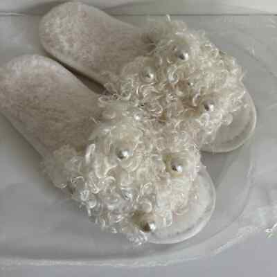 #ad Curly Pearl White Slippers Womens Small 6 7 Bridal Faux Pearls NWT