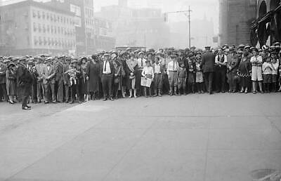 #ad New York Long line people gathered outside Campbell funeral hom 1926 Old Photo
