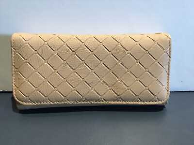 #ad SOFT BEIGE ZIPPERED SNAP CLOSURE LADY#x27;S TRI FOLD WALLET NOT PINK NO WRISTLET