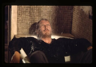 #ad The Sting Paul Newman soaking wet in bathtub Original 35mm Transparency 1973