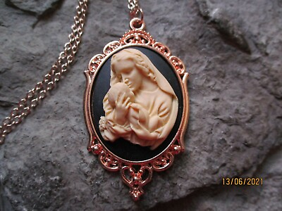 #ad VIRGIN MARY amp; BABY JESUS CAMEO ROSE GOLD TONE NECKLACE RELIGIOUS MOTHER MARY